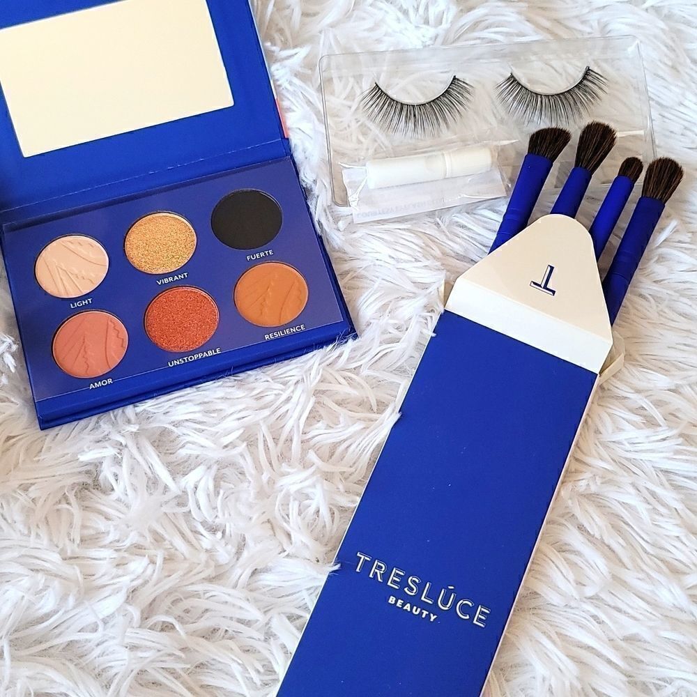 Tresluce Beauty Bundle - Eyeshadow Palette, Eyelashes & Brush Set